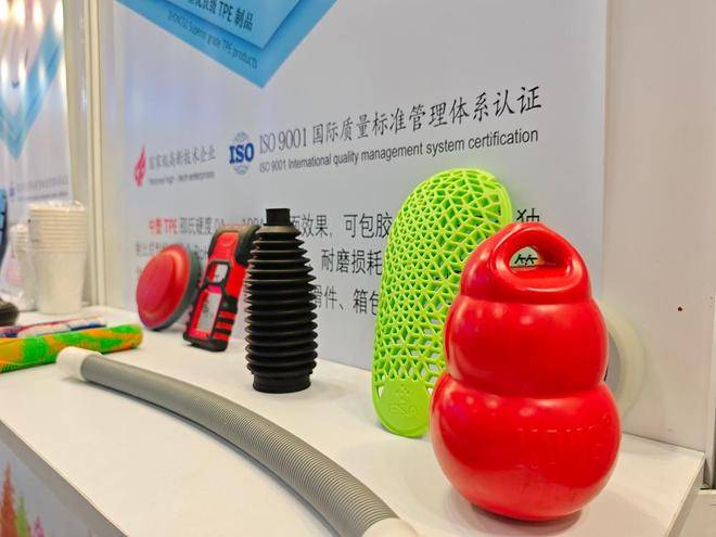 Zhongsu Wang TPE | Je športové vybavenie Zhongsu Wang TPE odolné voči olejom a škvrnám?