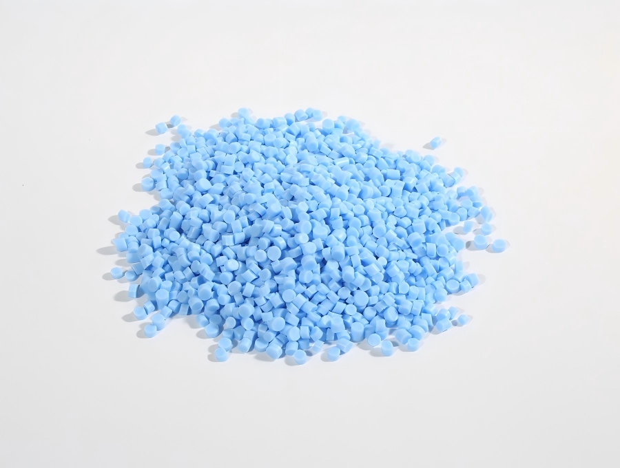 Povrch výrobkov z TPE vyrobených vstrekovaním zbelie – je problém vo forme alebo v surovine?